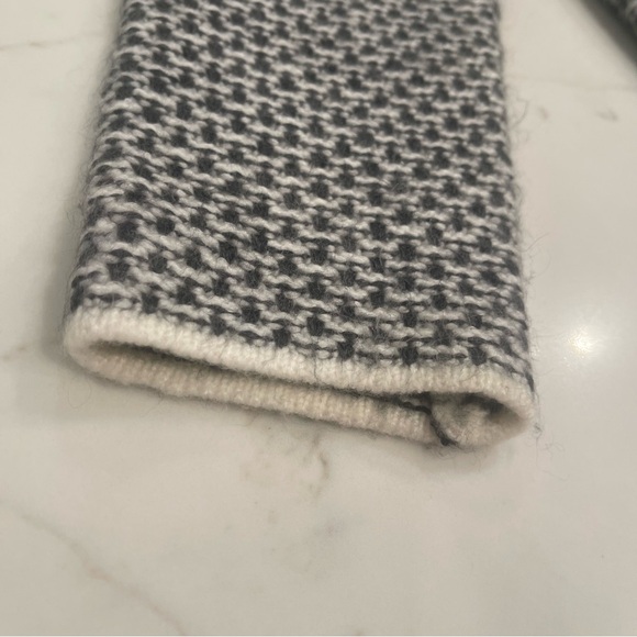 Christian Siriano New York grey and white turtleneck sweater - Picture 6 of 16